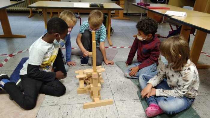 Stilleübung im Schulkindergarten